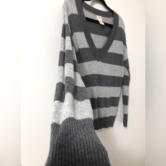 Mossimo Women’s Wool & Angora Striped V-Neck Super Cozy Sweater - Picture 5 of 7